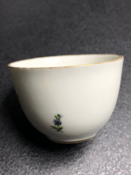 Oude Loosdrecht Porcelain Ornithological Tea Bowl by Johannes de Mol, 1770s.