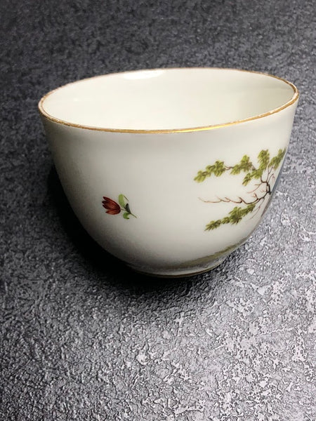 Oude Loosdrecht Porcelain Ornithological Tea Bowl by Johannes de Mol, 1770s.
