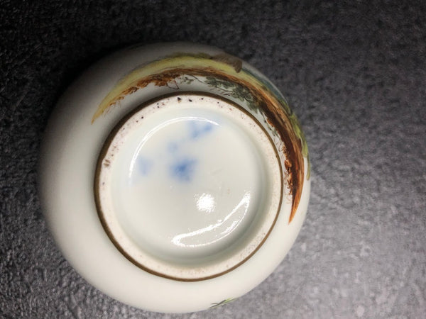 Oude Loosdrecht Porcelain Ornithological Tea Bowl by Johannes de Mol, 1770s.