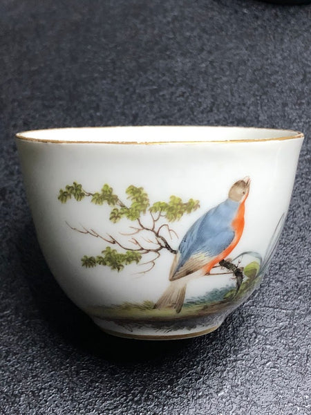 Oude Loosdrecht Porcelain Ornithological Tea Bowl by Johannes de Mol, 1770s.