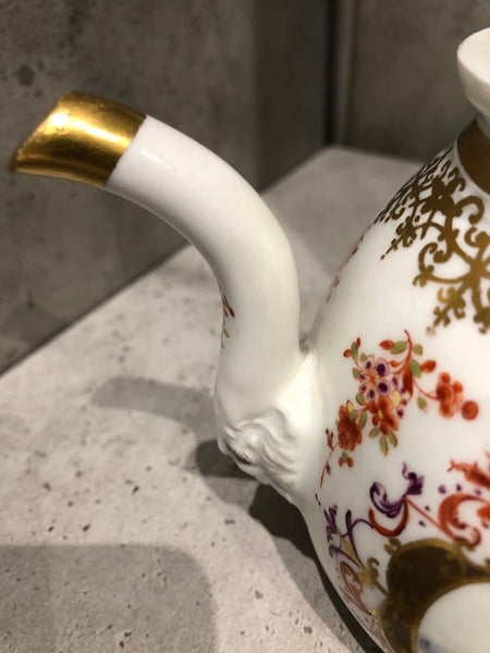 Meissen Porcelain Maskaron Teapot with Kauffahrtei Scenes 1730
