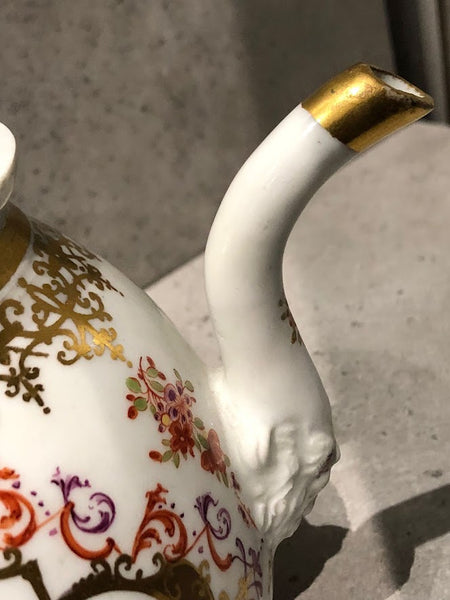 Meissen Porcelain Maskaron Teapot with Kauffahrtei Scenes 1730