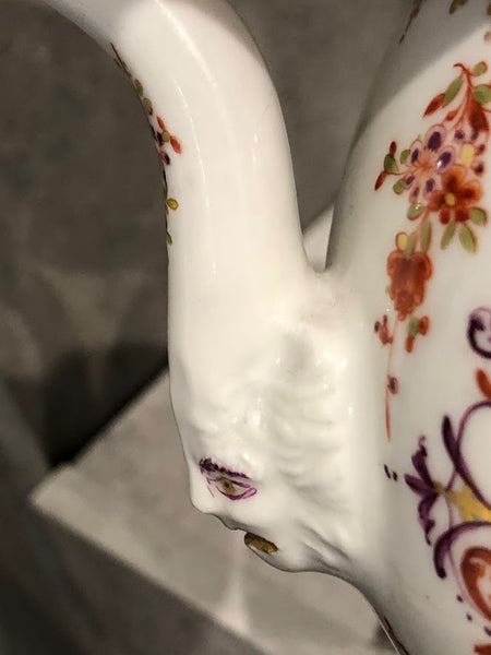Meissen Porcelain Maskaron Teapot with Kauffahrtei Scenes 1730