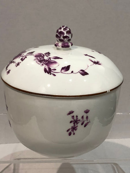 Meissen Porcelain Large Kakiemon Floral Sugar Pot circa 1740