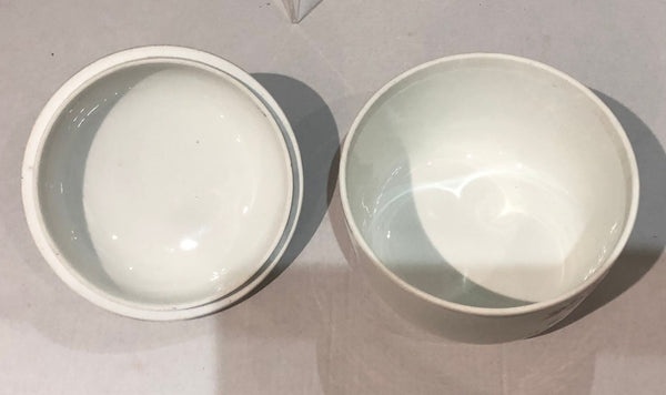 Meissen Porcelain Large Kakiemon Floral Sugar Pot circa 1740