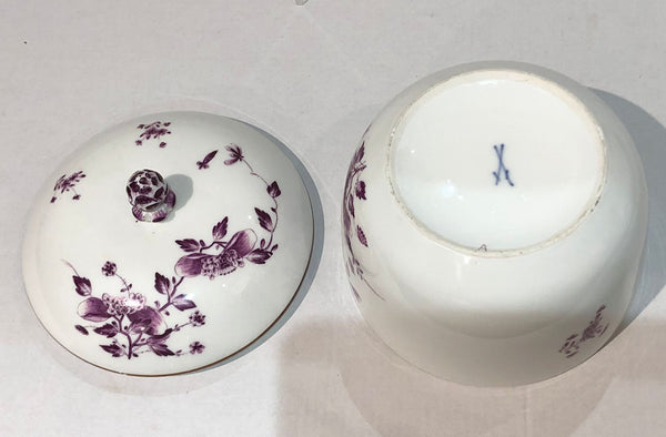 Meissen Porcelain Large Kakiemon Floral Sugar Pot circa 1740