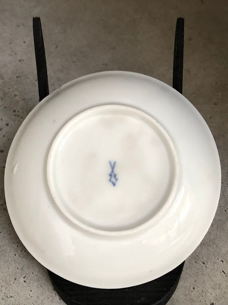 Meissen Porcelain Saucer with Chinoiserie Fishing Scene, 1740-50, Very Rare