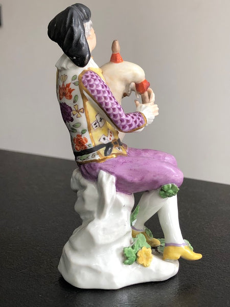 Meissen Porcelain Harlequin Piper, circa 1745.