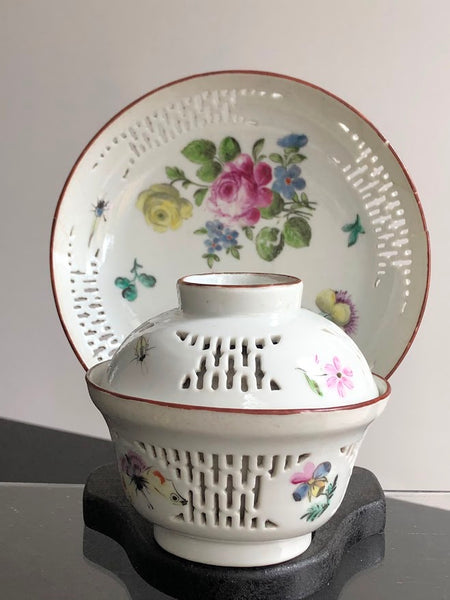 London-decorated Porcelain Double-Walled Bowl with Cover and Stand, Mid 18th C