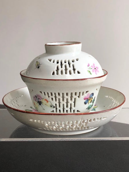 London-decorated Porcelain Double-Walled Bowl with Cover and Stand, Mid 18th C