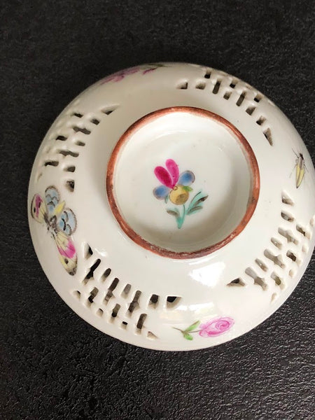 London-decorated Porcelain Double-Walled Bowl with Cover and Stand, Mid 18th C