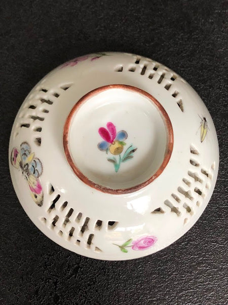 London-decorated Porcelain Double-Walled Bowl with Cover and Stand, Mid 18th C