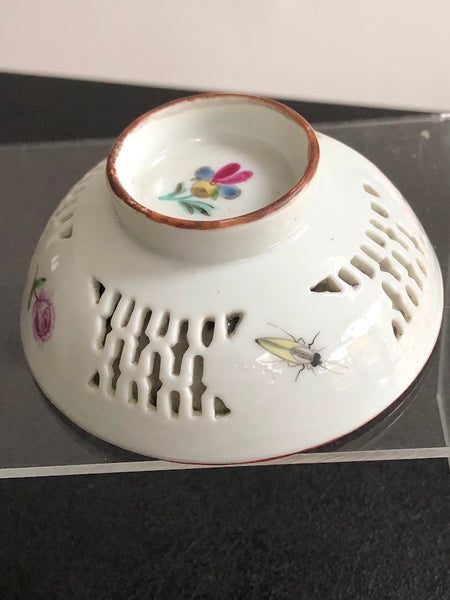 London-decorated Porcelain Double-Walled Bowl with Cover and Stand, Mid 18th C