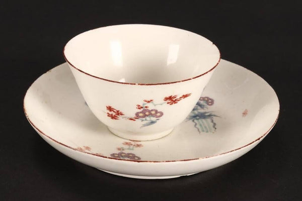 Bol à thé floral Kakiemon en porcelaine de Chelsea et soucoupe 1755