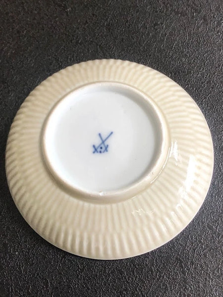 Meissen Porcelain Cafe au Lait Strawflower Saucer, 18th C