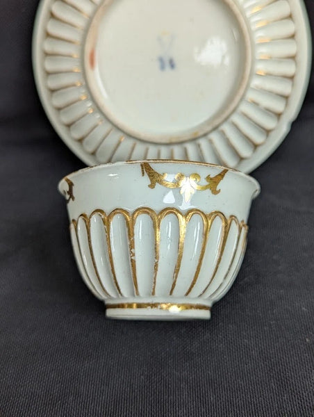 Meissen Porcelain Hausmaler Tea Bowl & Saucer circa 1725, matching Drehers Marks