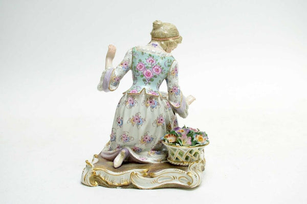 Figurine d'une Fille aux Fleurs En Porcelaine De Meissen 19ème 