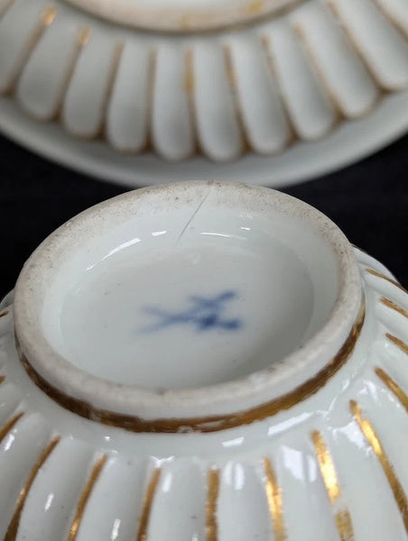 Meissen Porcelain Hausmaler Tea Bowl & Saucer circa 1725, matching Drehers Marks
