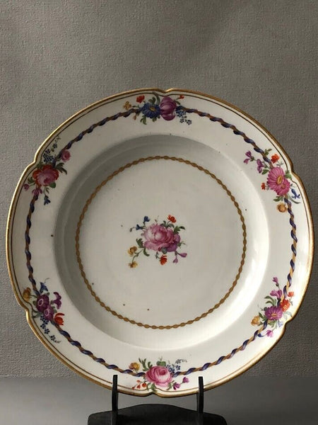 Assiette creuse florale en porcelaine de Niderviller (2) 18ème siècle