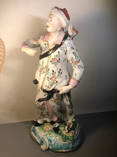 Une figure en porcelaine de Derby représentant un Turc vers 1780