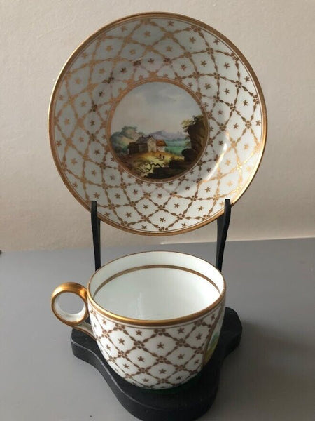 Minton (erste Periode) Szenische Teetasse und Untertasse aus Porzellan, 1800-1815 