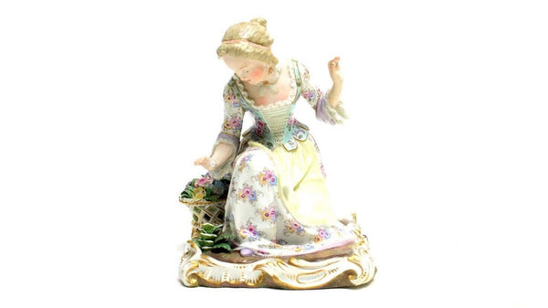 Figurine d'une Fille aux Fleurs En Porcelaine De Meissen 19ème 