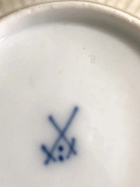 Meissen Porcelain Cafe au Lait Strawflower Saucer, 18th C