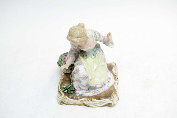 Figurine d'une Fille aux Fleurs En Porcelaine De Meissen 19ème 