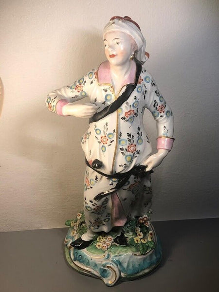 Une figure en porcelaine de Derby représentant un Turc vers 1780