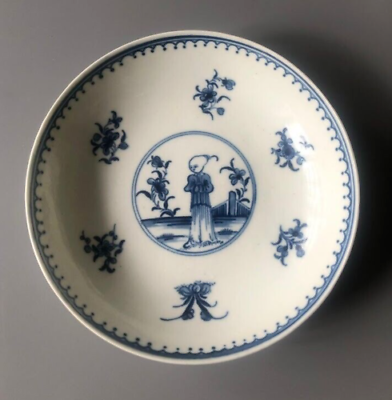 Tasse à café et soucoupe chinoise en attente de porcelaine de Worcester. 1760. W Marc
