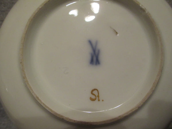 Meissen Tea Bowl & Saucer, 1735. Herold (Rare)