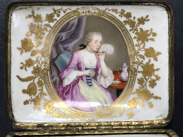 TABATIÈRE EN PORCELAINE AU PEINTURE DE WATTEAU 1745