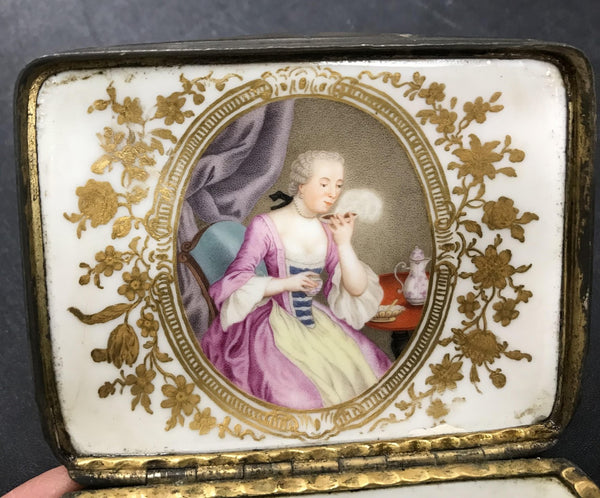 PORCELAIN TABATIERE (Snuffbox) WITH WATTEAU PAINTING 1745