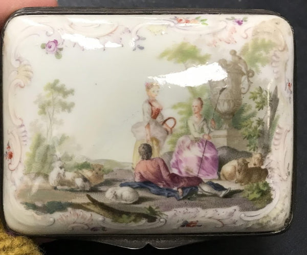 PORCELAIN TABATIERE (Snuffbox) WITH WATTEAU PAINTING 1745