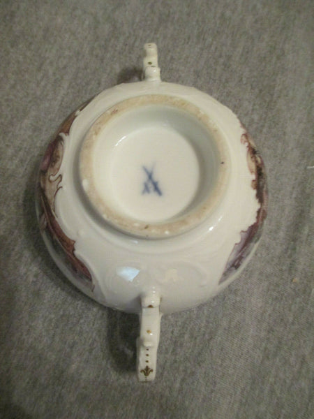 Scénique En Porcelaine De Meissen Moulé Ecuelle 1740. 