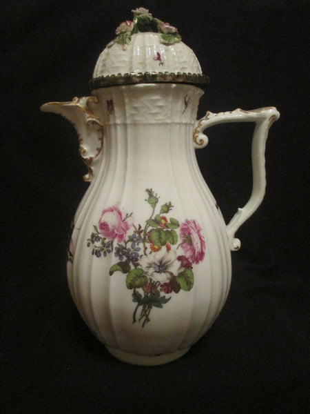 Meissener Porzellan-Holzschnitt-Kaffeekanne mit Blumenmuster und Käfern, 1740.