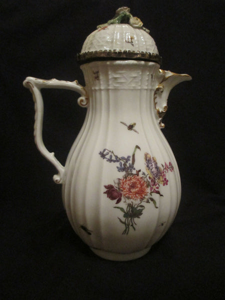 Cafetière Floral &amp; Bugs En Porcelaine De Meissen 1740.