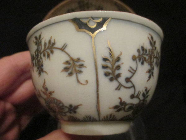 Tasse et soucoupe côtelées en porcelaine de Meissen Hausmaler Strawflower 1740