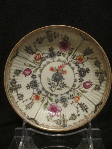 Tasse et soucoupe côtelées en porcelaine de Meissen Hausmaler Strawflower 1740