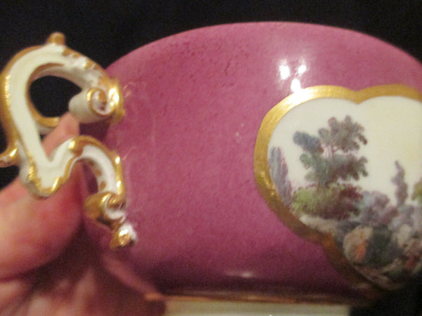 Puce En Porcelaine De Meissen Ground Scenic Ecuelle 1740