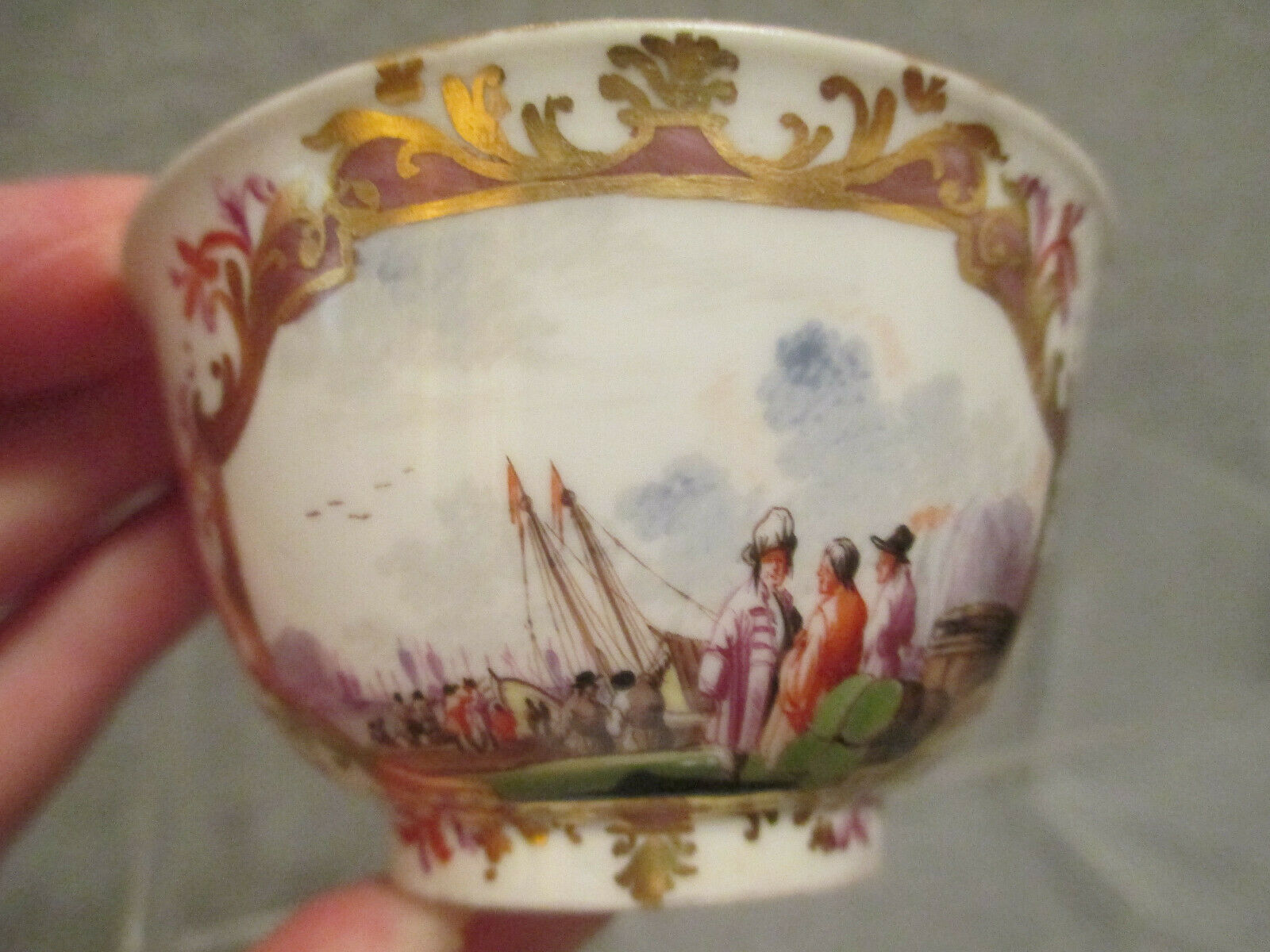 Meissen Porcelain Kauffahrtei Scene Tea Bowl 1735 (2)