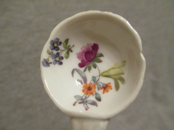 Cuillère Soucoupe Florale En Porcelaine De Meissen 18ème Siècle.