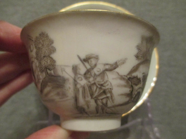 Du Paquier Porzellan, Schwarzlot Teeschale und Untertasse 1730 