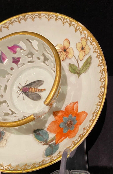 Meissen Trembleuse Soucoupe avec punaises Klinger et fleurs gravées sur bois 1735 - 1740 