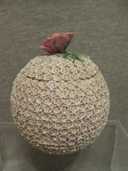 Meissen Porcelain Schneeballen Lidded Pot  (1 of 2)