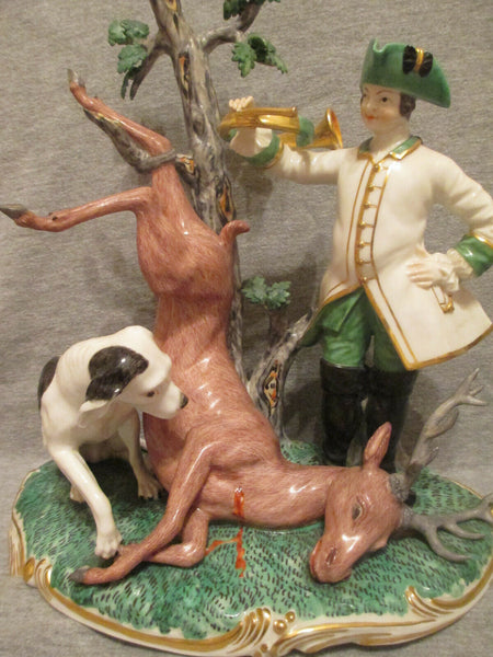Chasseur en porcelaine de Nymphenburg avec chien et cerf.. vers 1930... Figure rare ! 