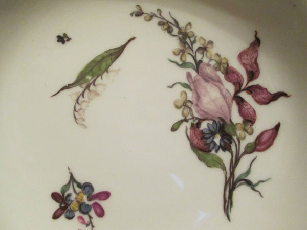 Soucoupe en porcelaine de Meissen avec fleurs gravées sur bois et numéro d'inventaire. Début des années 1700