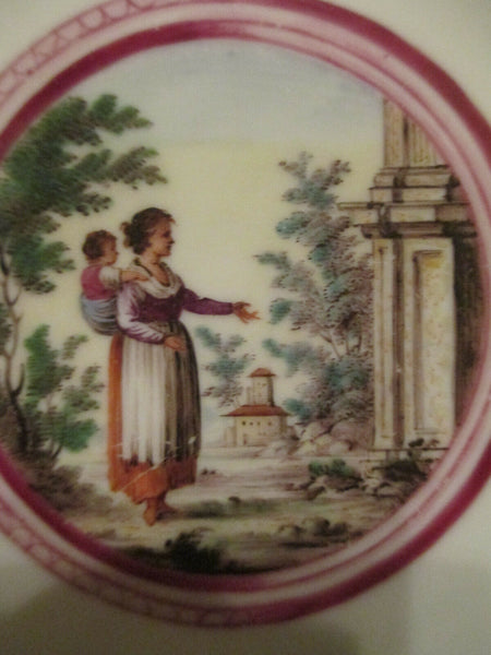 Kaffeetasse und Untertasse aus Doccia-Porzellan mit stillender Mutter, 1770-80