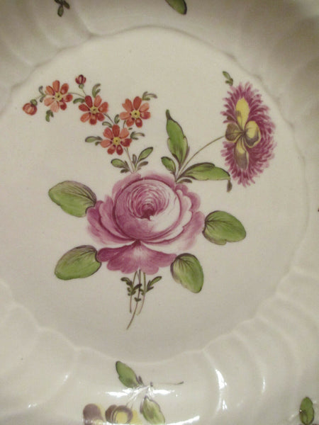 Assiette creuse florale en porcelaine de Vienne 18ème siècle