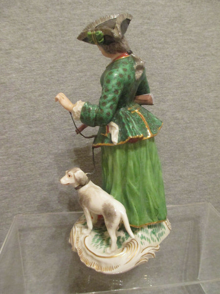 Chasseresse en porcelaine de Nymphenburg avec chien.. vers 1930... Figure rare ! 